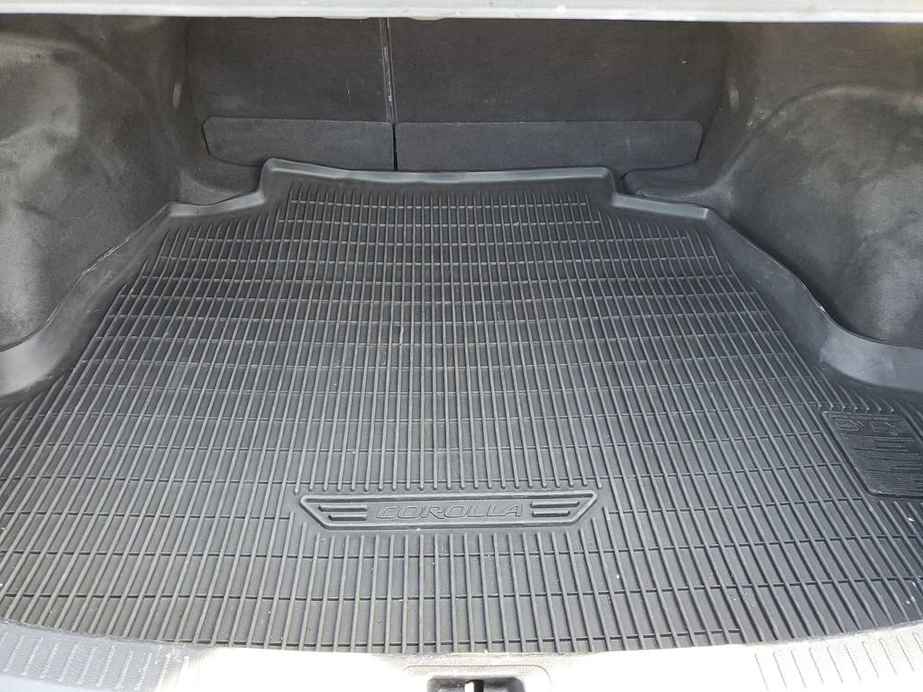 Used 2024 Toyota Corolla LE image 31