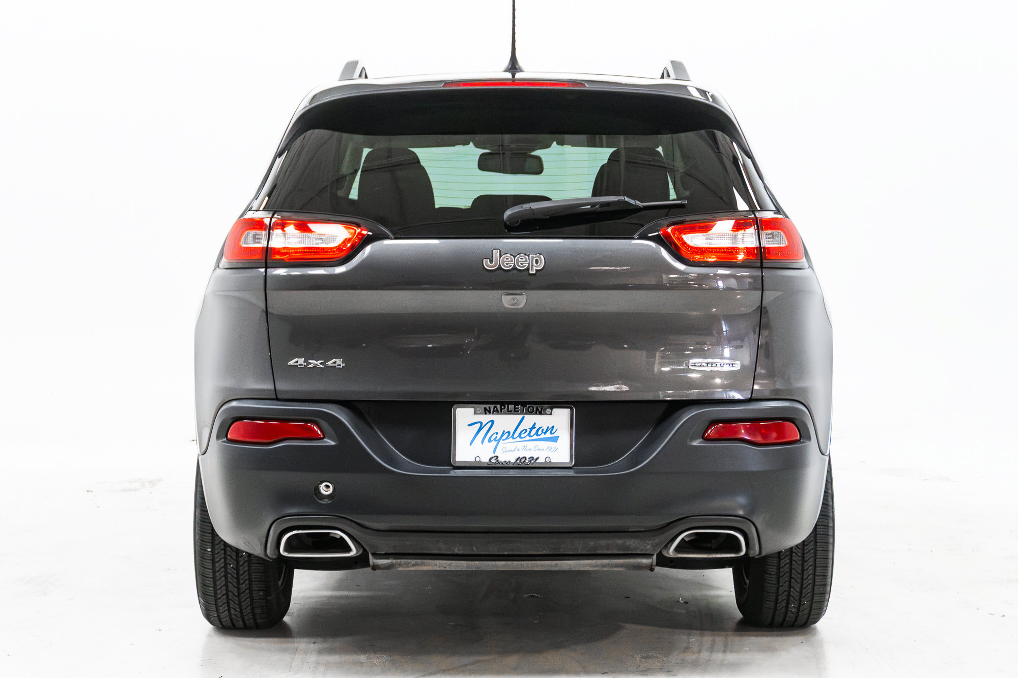 Used 2015 Jeep Cherokee Latitude w/ Cold Weather Group AWD/4WD image 29