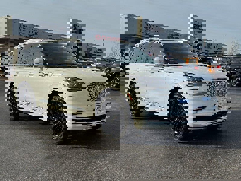 Used 2022 Lincoln Aviator Reserve w/ Equipment Group 201A image 2