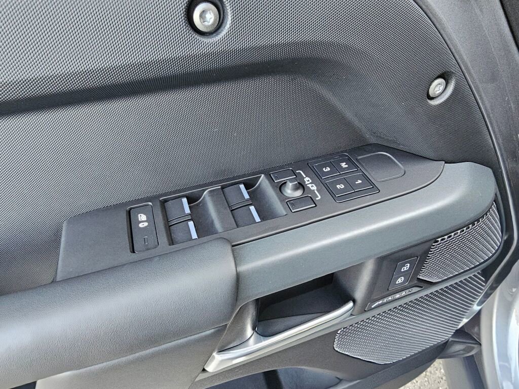 Used 2024 Land Rover Defender 110 X image 22