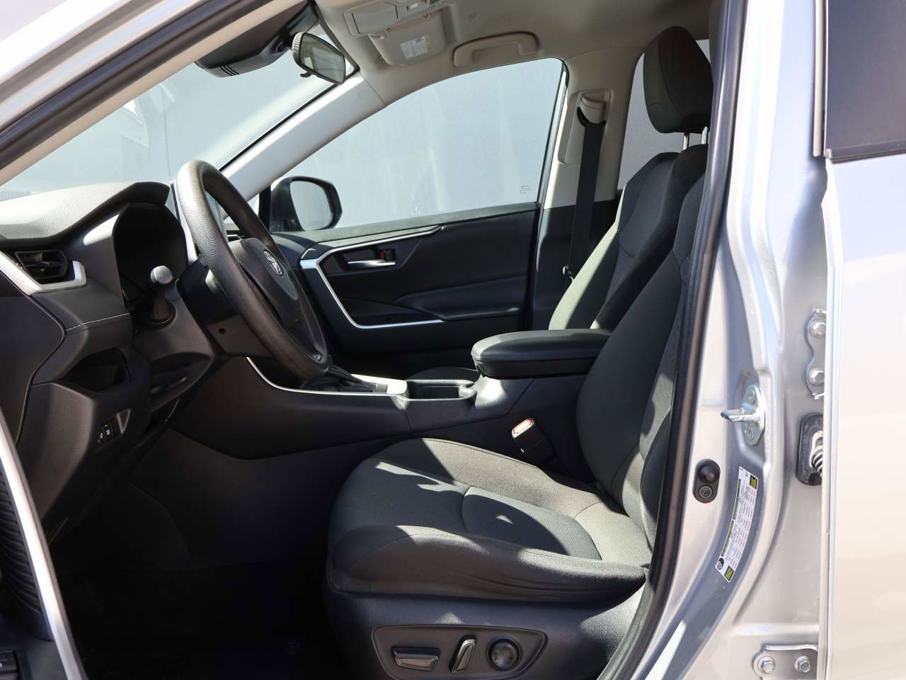 Used 2024 Toyota RAV4 XLE FWD image 8