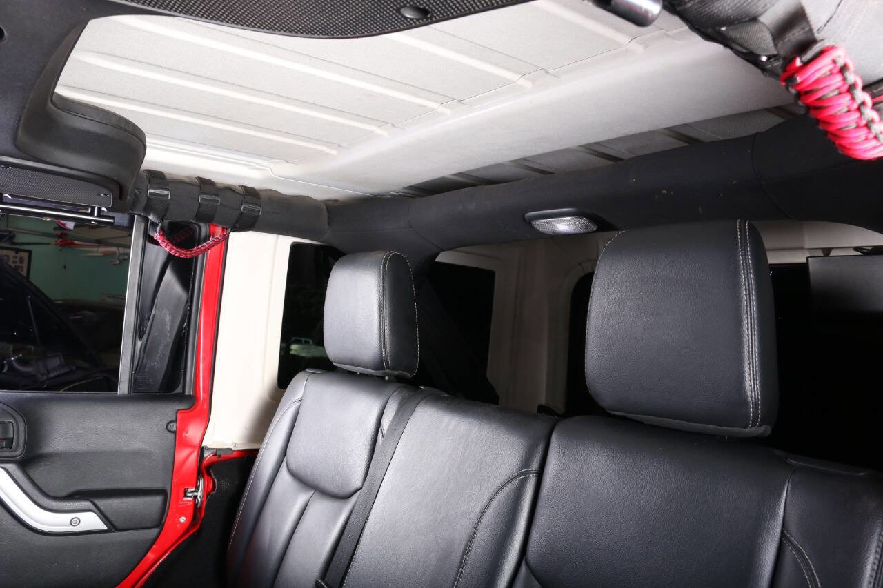 Used 2015 Jeep Wrangler Unlimited Sahara AWD/4WD image 70