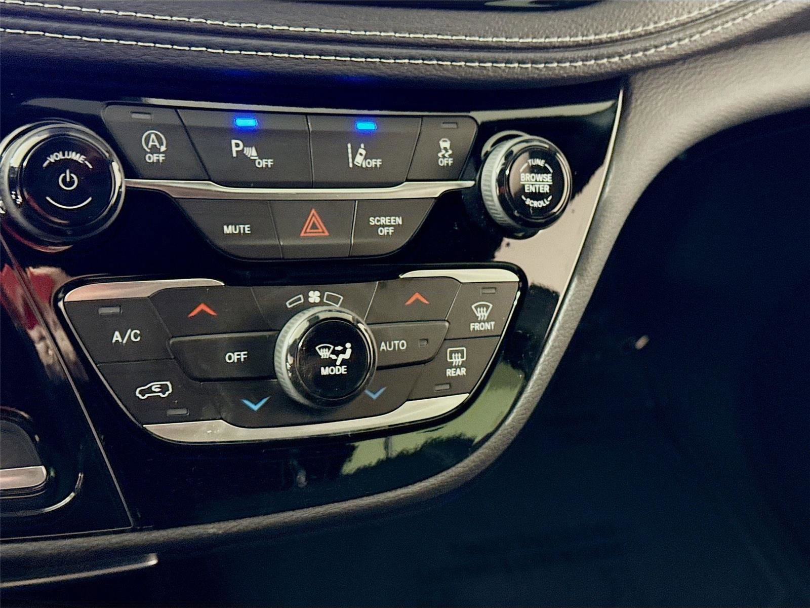 New 2026 Chrysler Pacifica Select image 10