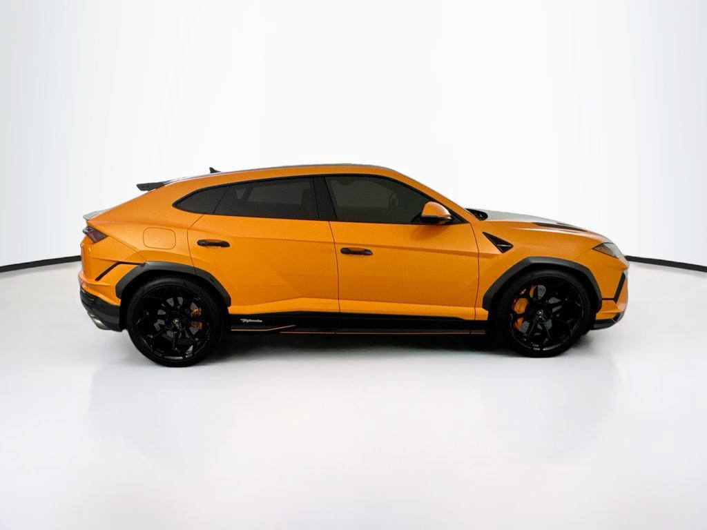 Used 2023 Lamborghini Urus Performante AWD/4WD image 4