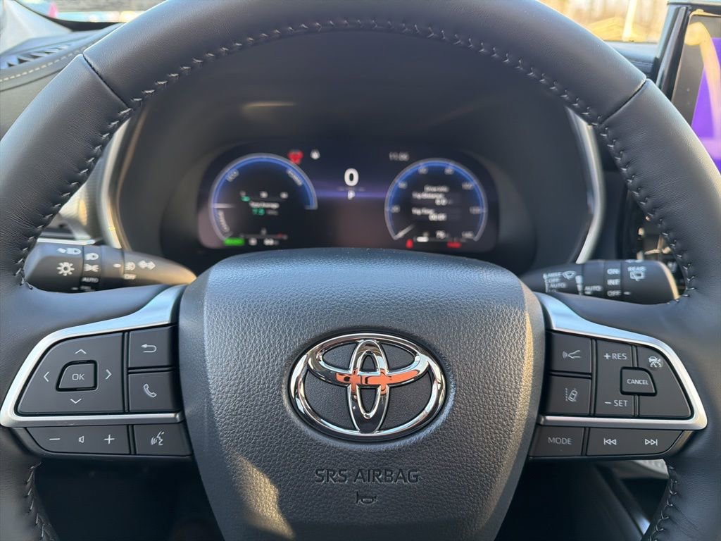New 2026 Toyota Highlander Platinum image 12