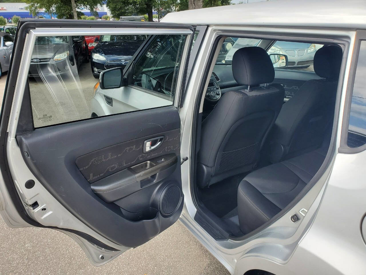 Used 2013 Kia Soul + image 12