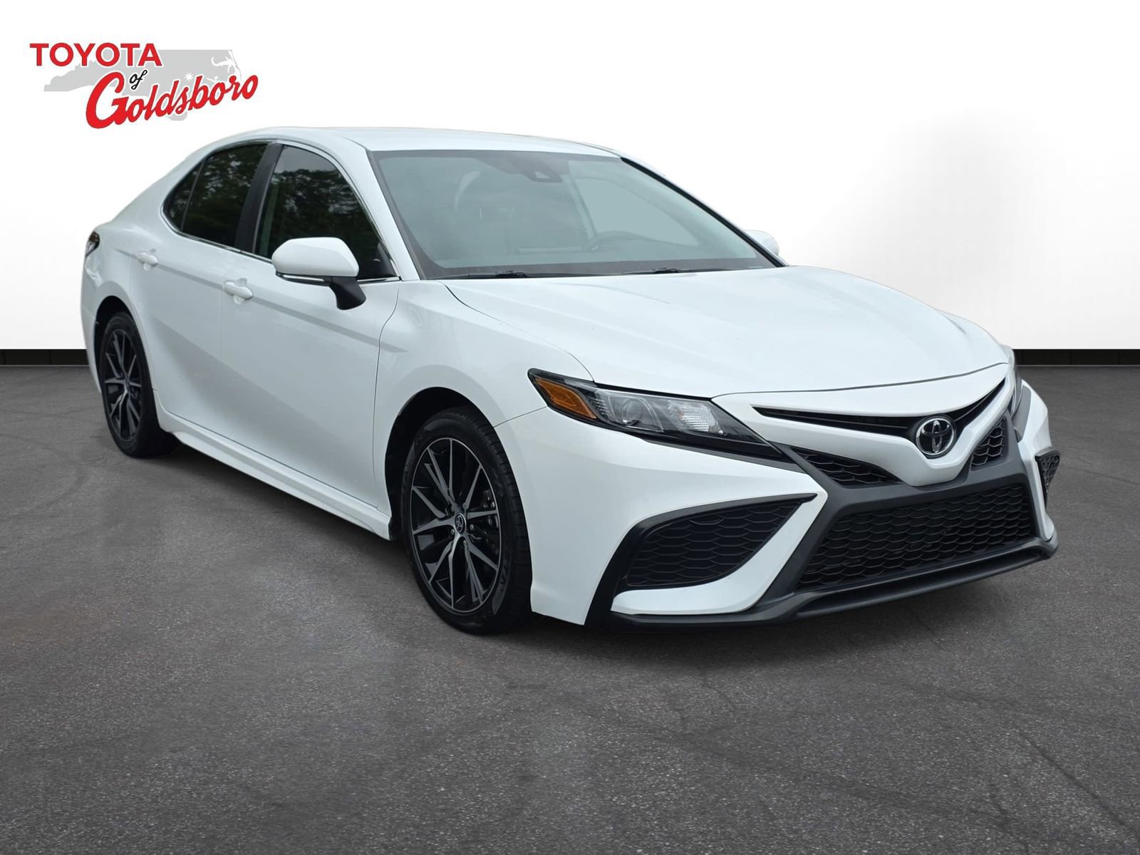 Used 2023 Toyota Camry SE FWD image 3