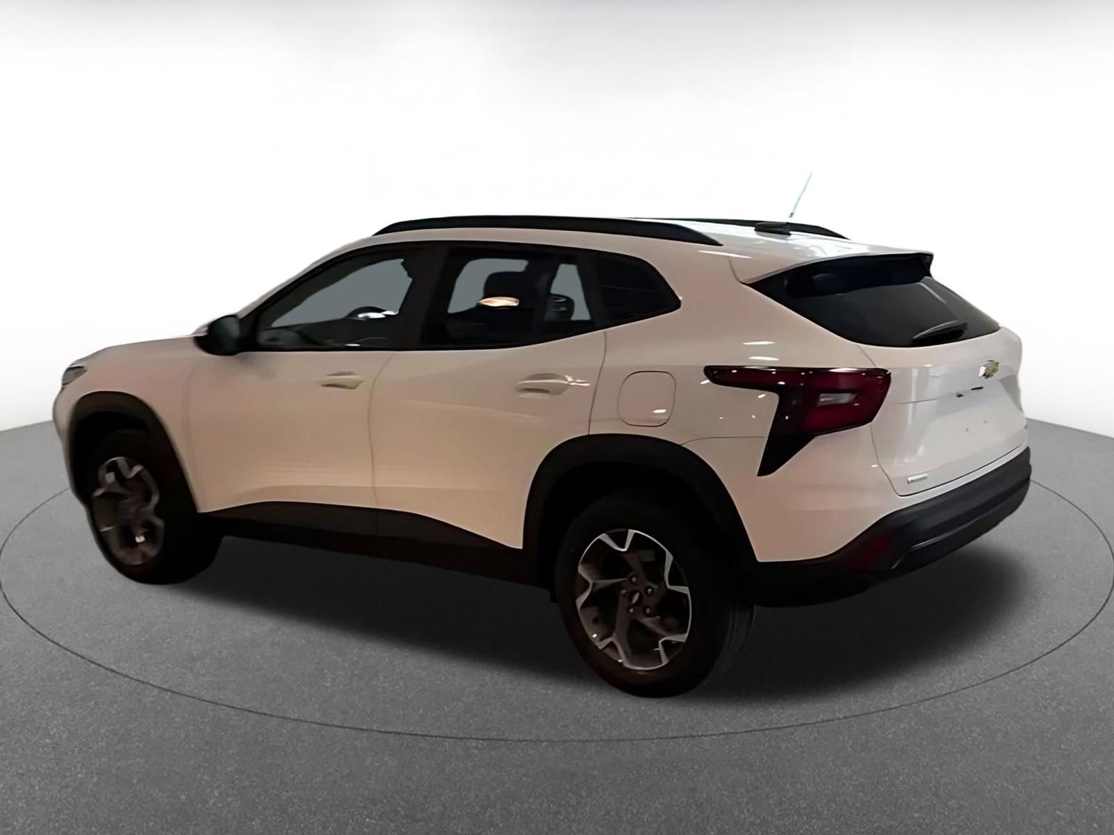 Used 2025 Chevrolet Trax LT FWD image 10