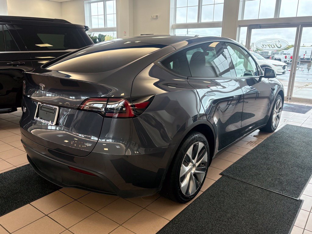 Used 2023 Tesla Model Y Long Range AWD/4WD image 5
