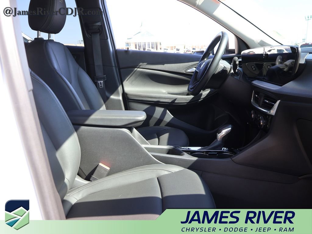 Used 2024 Buick Encore GX Sport Touring image 9