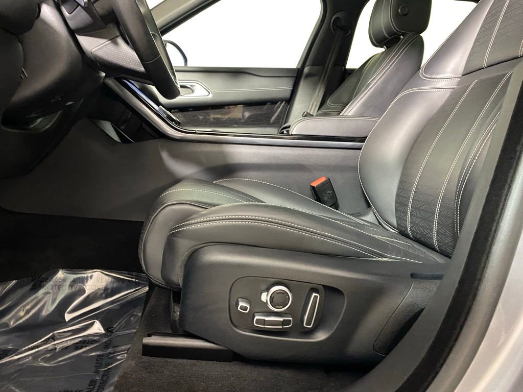Used 2020 Land Rover Range Rover Velar R-Dynamic HSE image 11