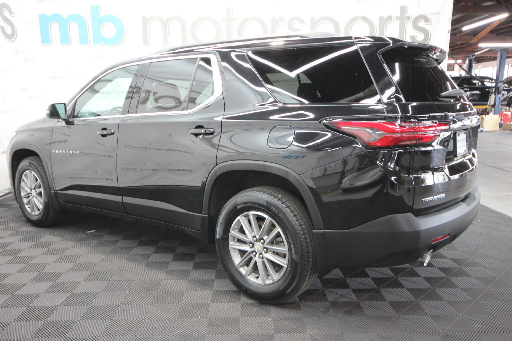 Used 2023 Chevrolet Traverse LT FWD image 3