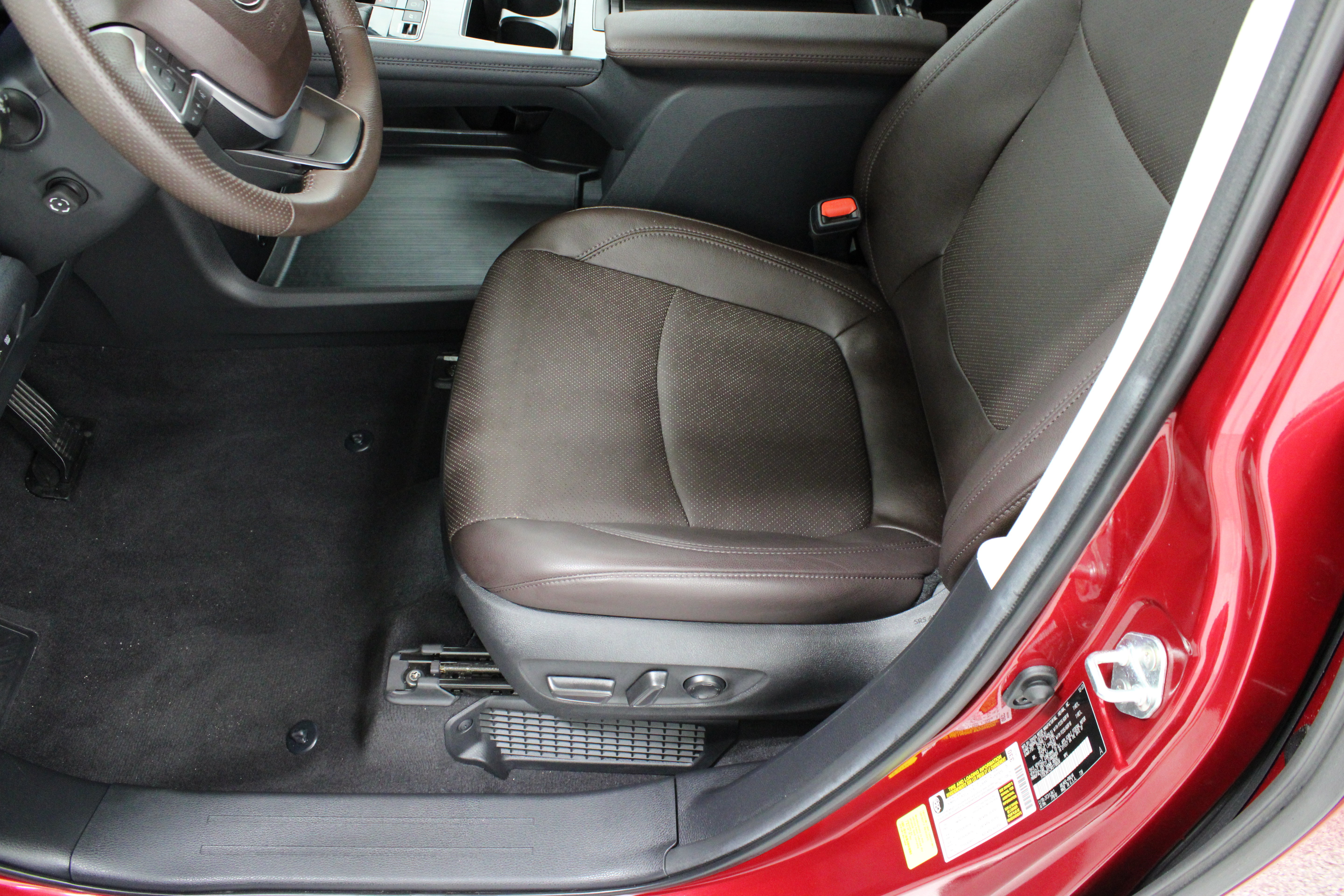Used 2024 Toyota Sienna Platinum AWD/4WD image 15