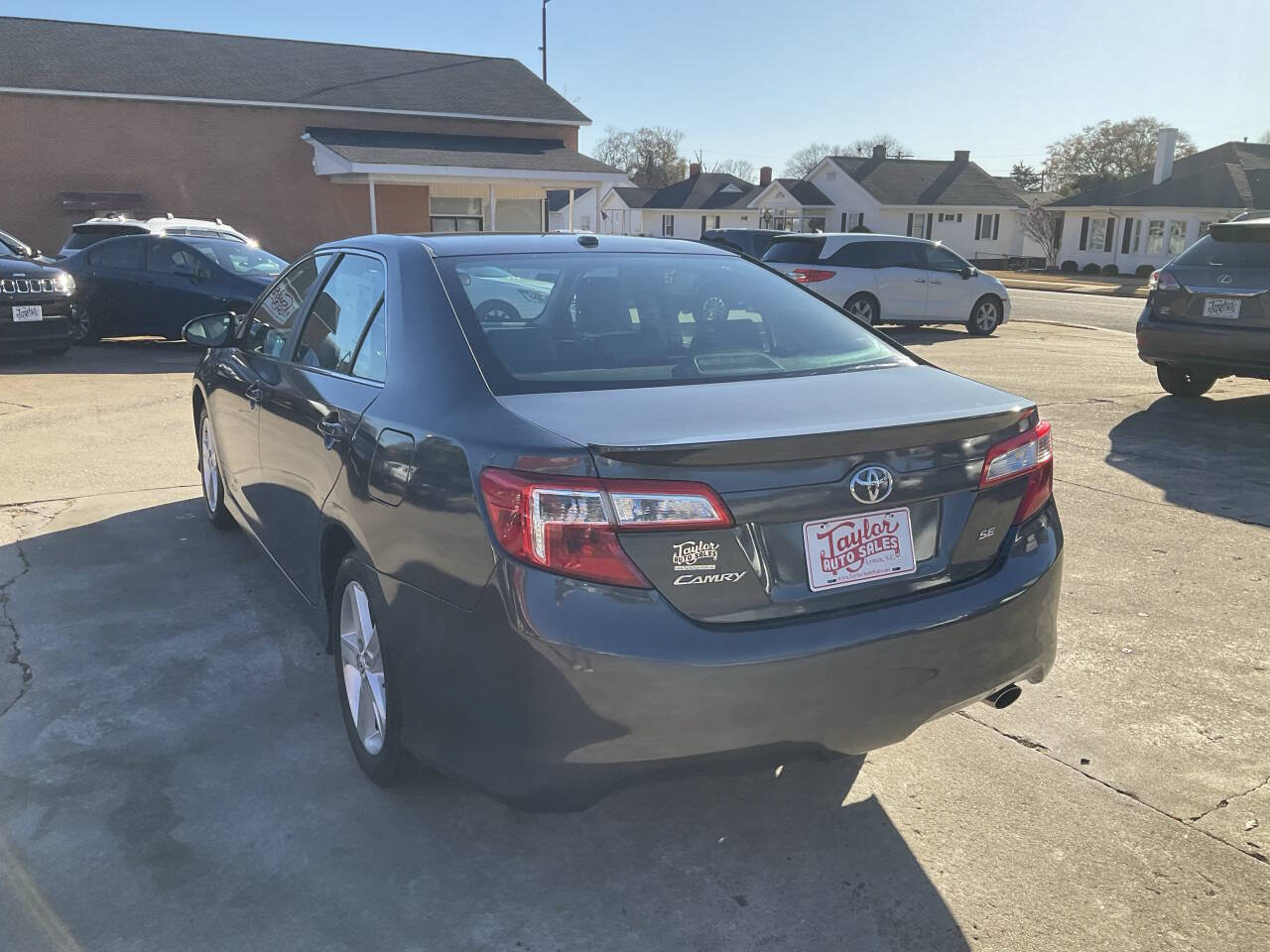 Used 2012 Toyota Camry SE FWD image 5