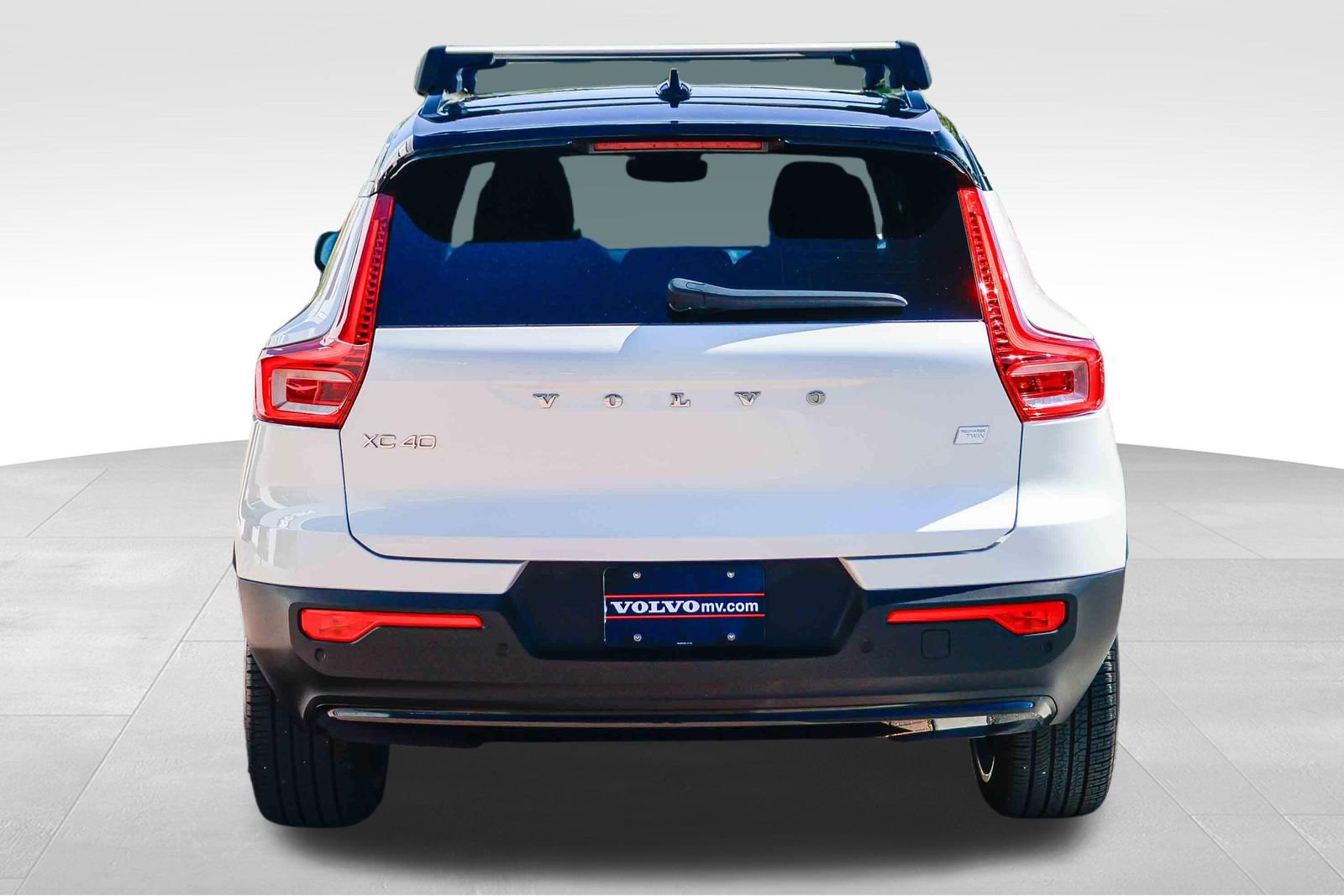 Used 2023 Volvo XC40 Recharge Plus image 7