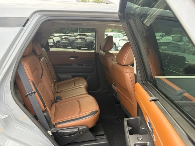 Certified 2022 Nissan Pathfinder Platinum w/ Cargo Package AWD/4WD image 34