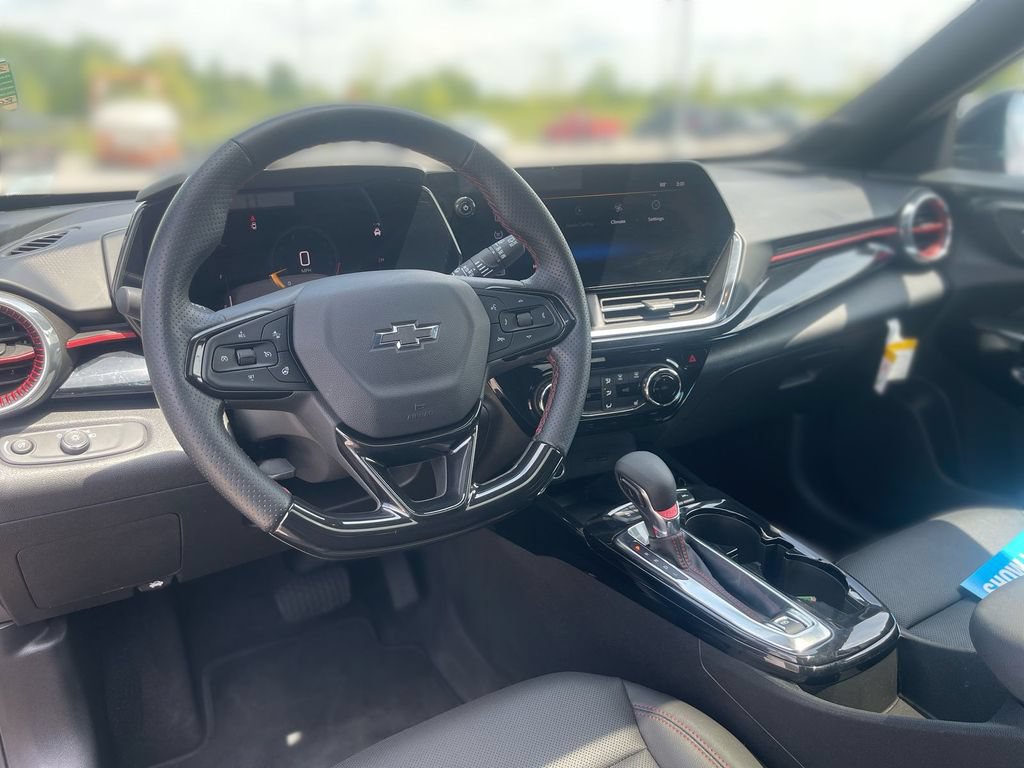 Used 2024 Chevrolet Trax RS w/ Sunroof Package FWD image 15