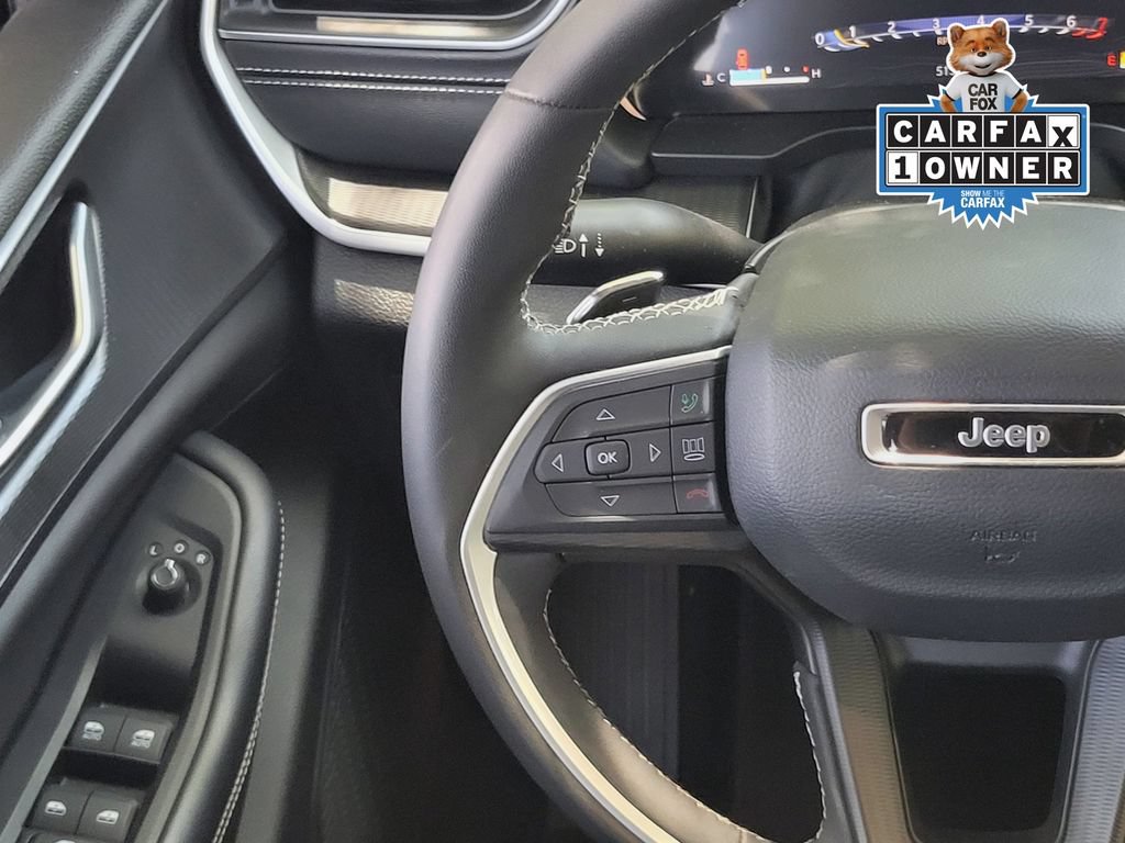 Used 2023 Jeep Grand Cherokee Laredo w/ Luxury Tech Group I AWD/4WD image 12