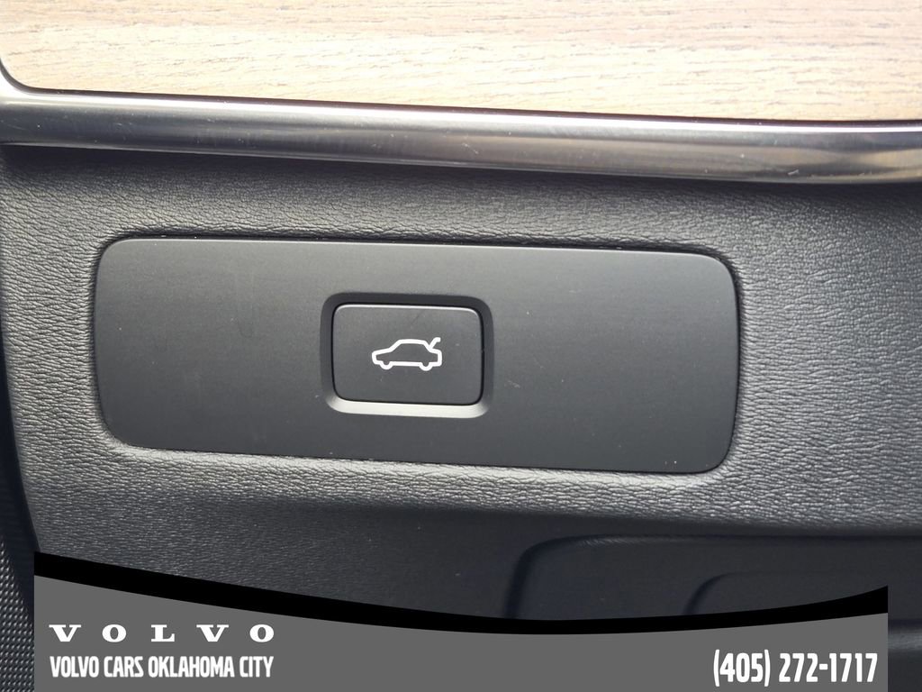 Certified 2025 Volvo XC90 B6 Plus image 21