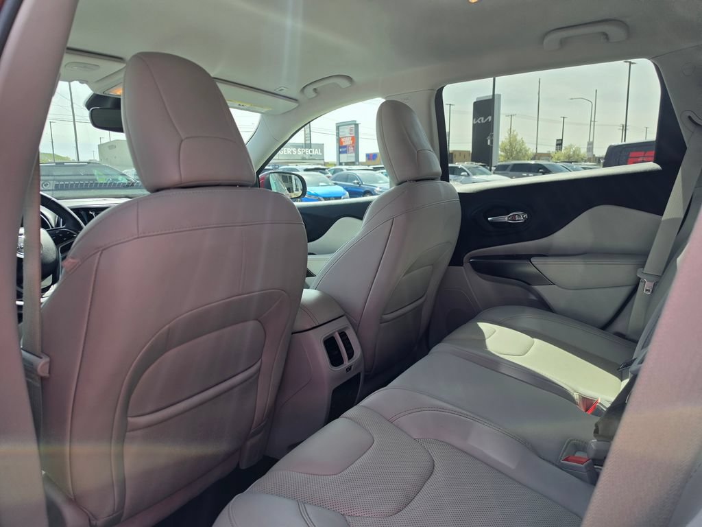 Used 2019 Jeep Cherokee Limited AWD/4WD image 11