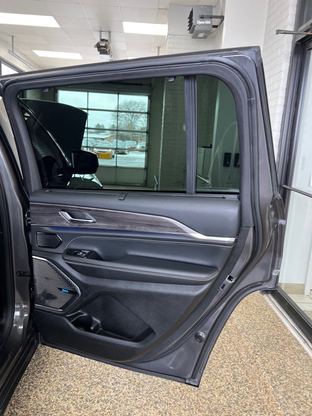 Used 2021 Jeep Grand Cherokee L Overland w/ Luxury Tech Group IV image 17