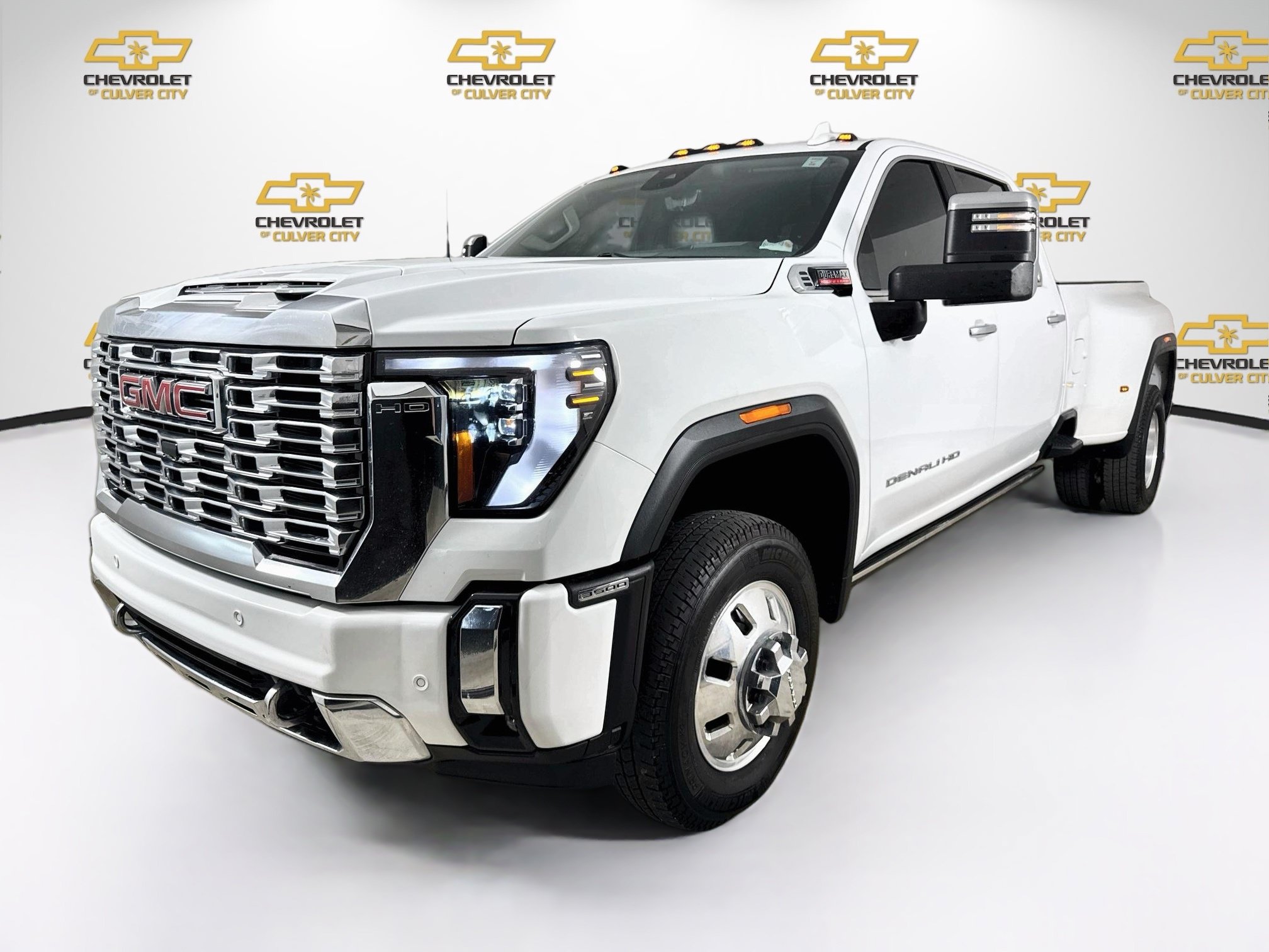 Used 2024 GMC Sierra 3500 Denali w/ Denali Reserve Package AWD/4WD image 3