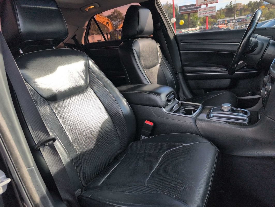 Used 2017 Chrysler 300 C RWD image 18