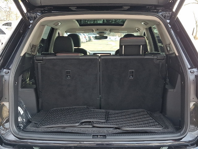 Certified 2025 Volkswagen Atlas Peak Edition SE AWD/4WD image 30