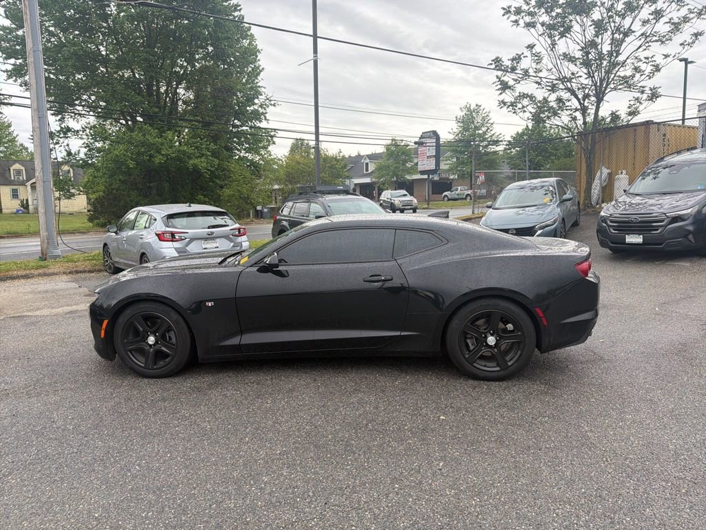Used 2023 Chevrolet Camaro LT RWD image 9