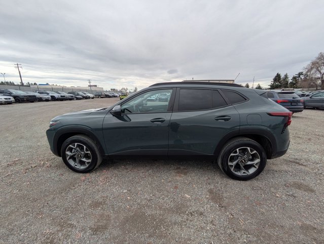 Used 2025 Chevrolet Trax LT w/ LT Convenience Package image 9