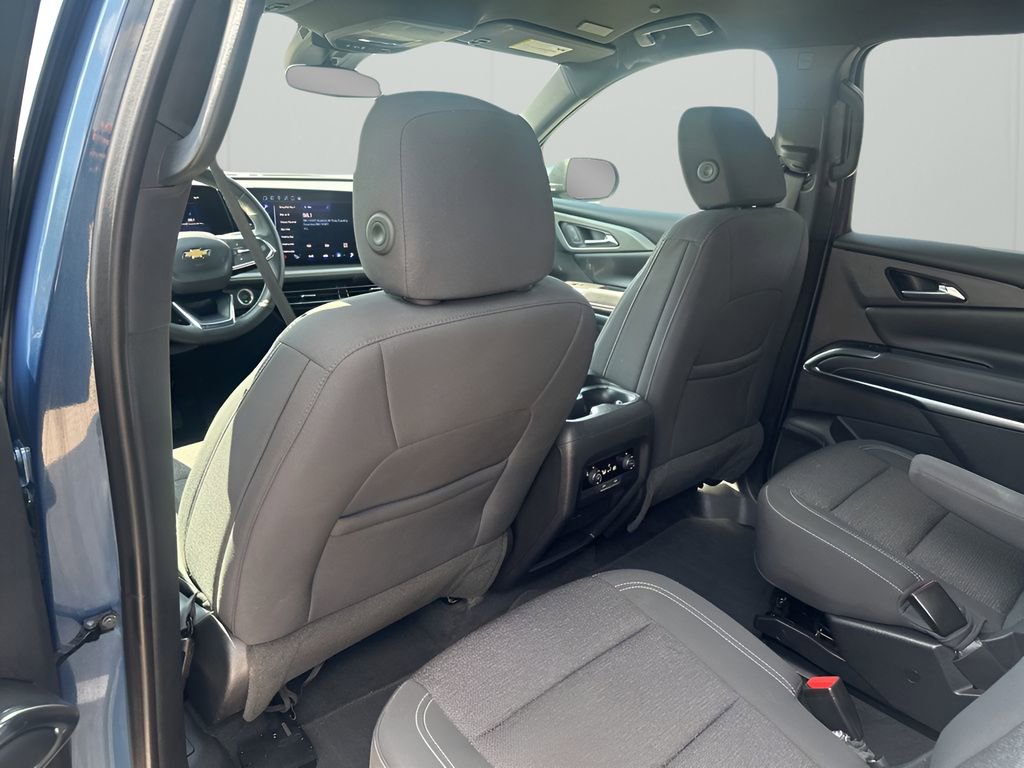 Used 2025 Chevrolet Traverse LT image 18