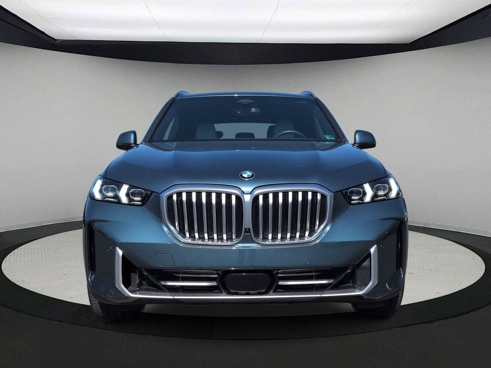 Used 2025 BMW X5 xDrive40i w/ Premium Package image 3