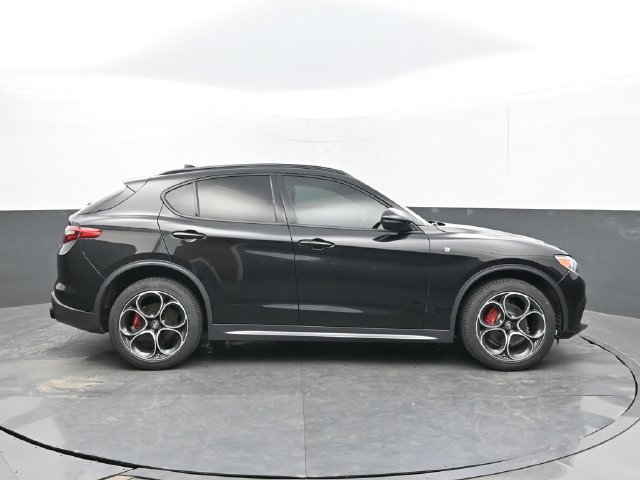 Used 2022 Alfa Romeo Stelvio Ti w/ Active Assist Plus Package AWD/4WD image 6