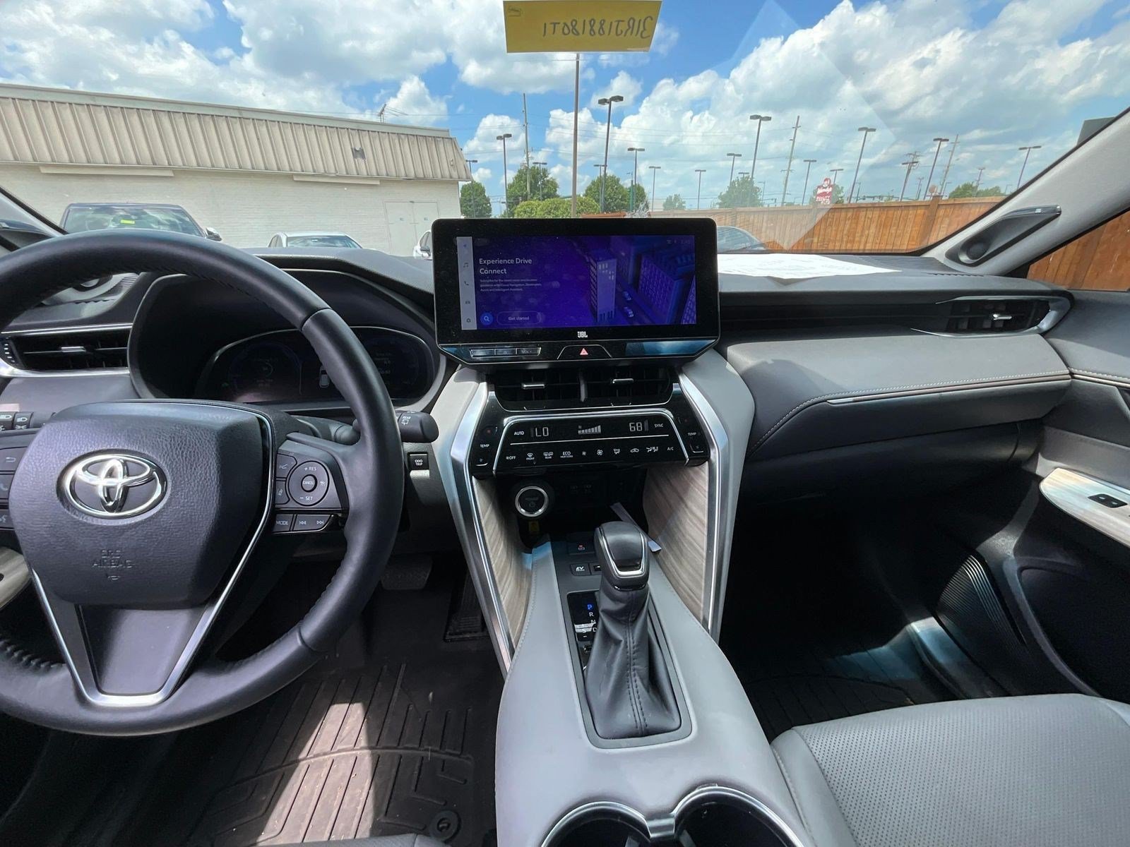 Used 2024 Toyota Venza Limited AWD/4WD image 9