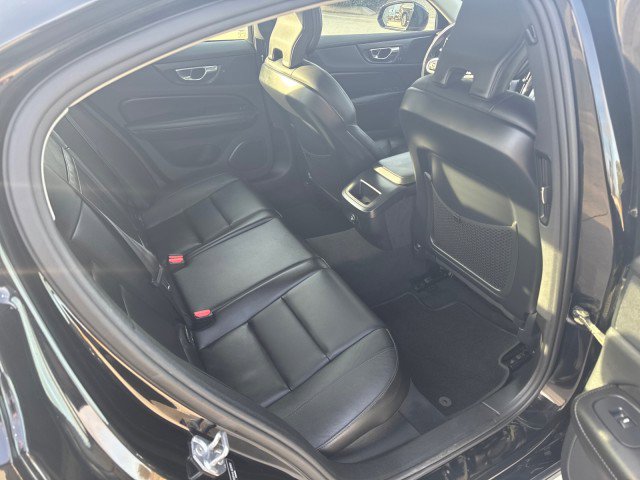 Used 2020 Volvo S60 T5 Momentum image 15