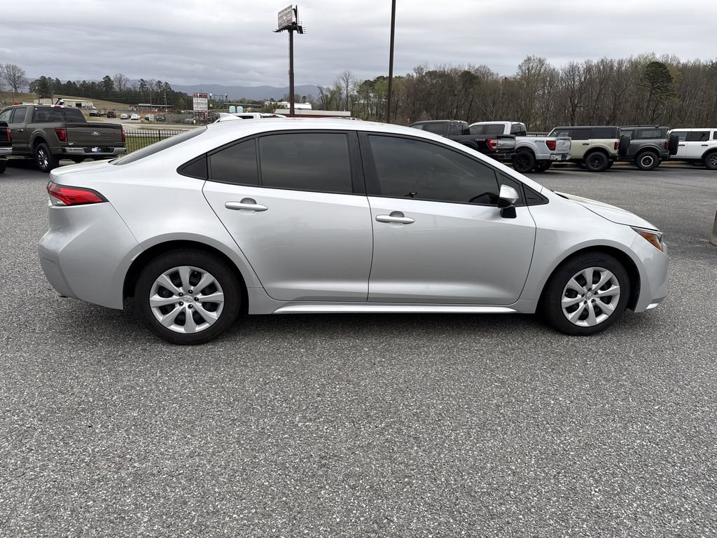 Used 2022 Toyota Corolla LE image 8