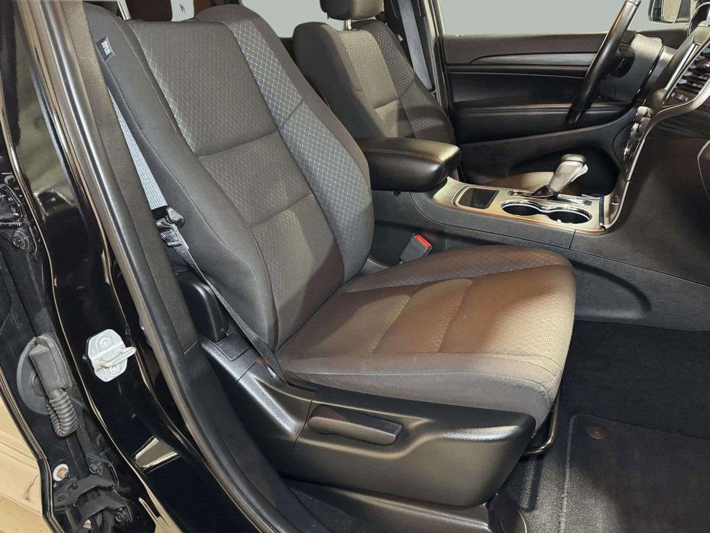 Used 2020 Jeep Grand Cherokee Laredo image 25