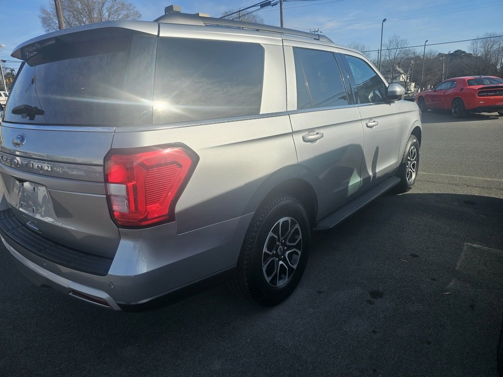 Used 2024 Ford Expedition XLT image 2