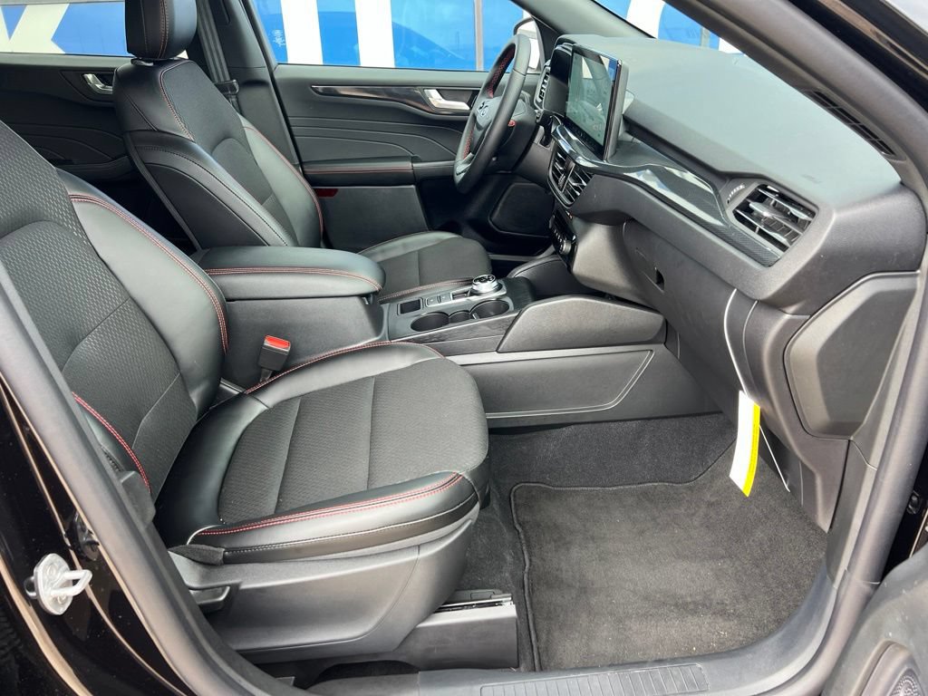 Used 2025 Ford Escape ST-Line w/ Tech Pack #1 FWD image 18