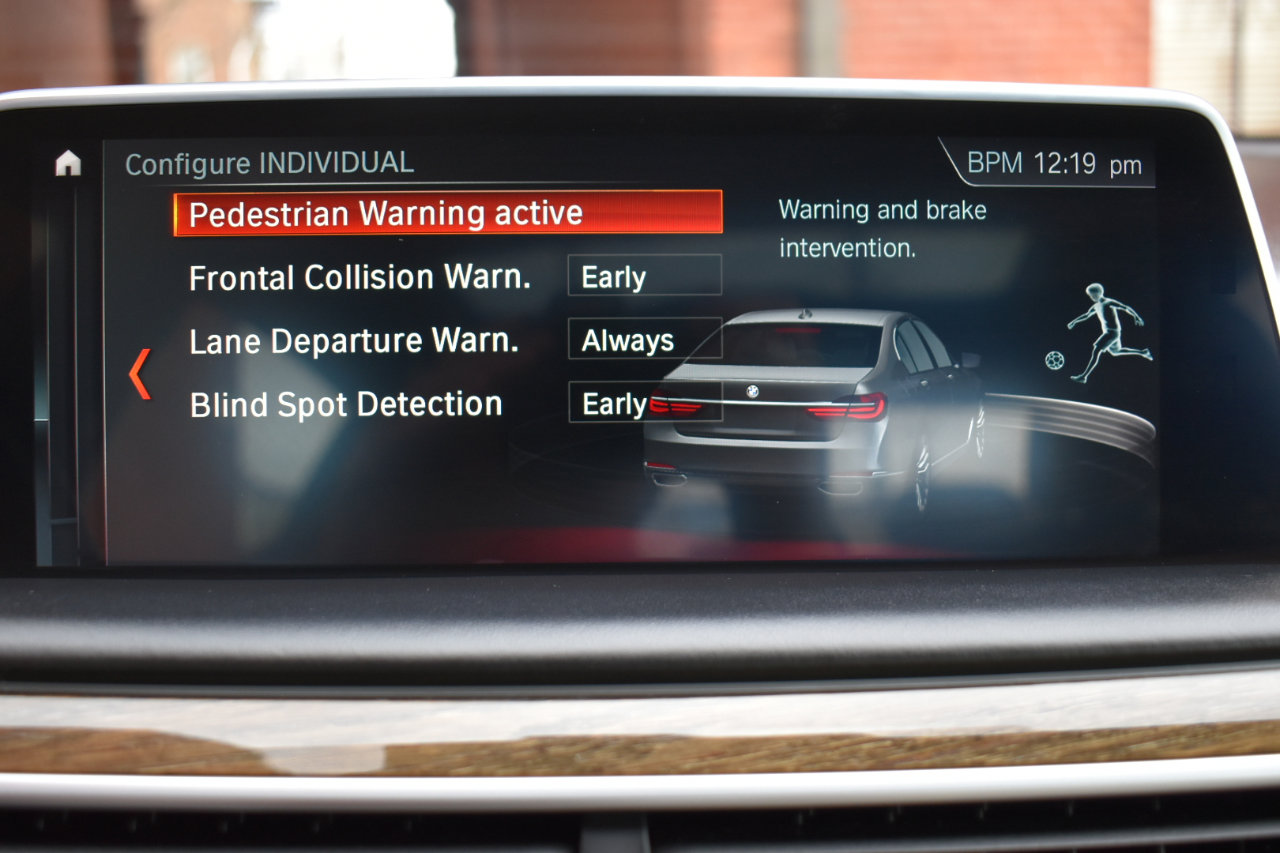 Used 2019 BMW 750i w/ Executive Package image 33