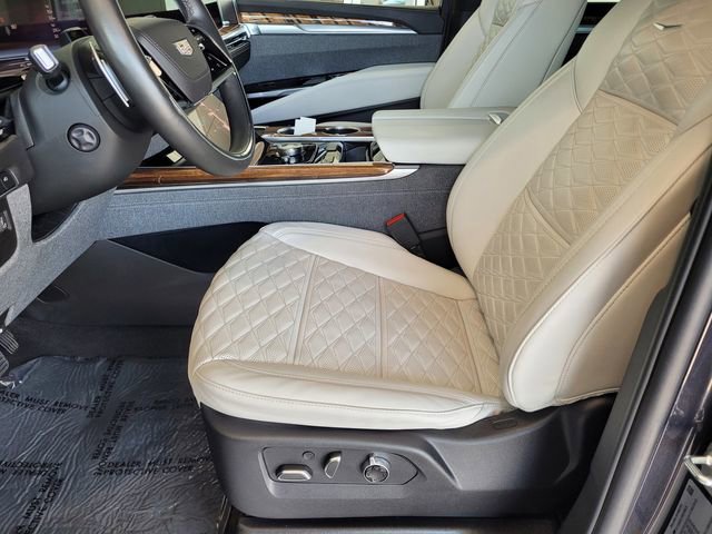 Certified 2025 Cadillac Escalade Sport Platinum AWD/4WD image 17