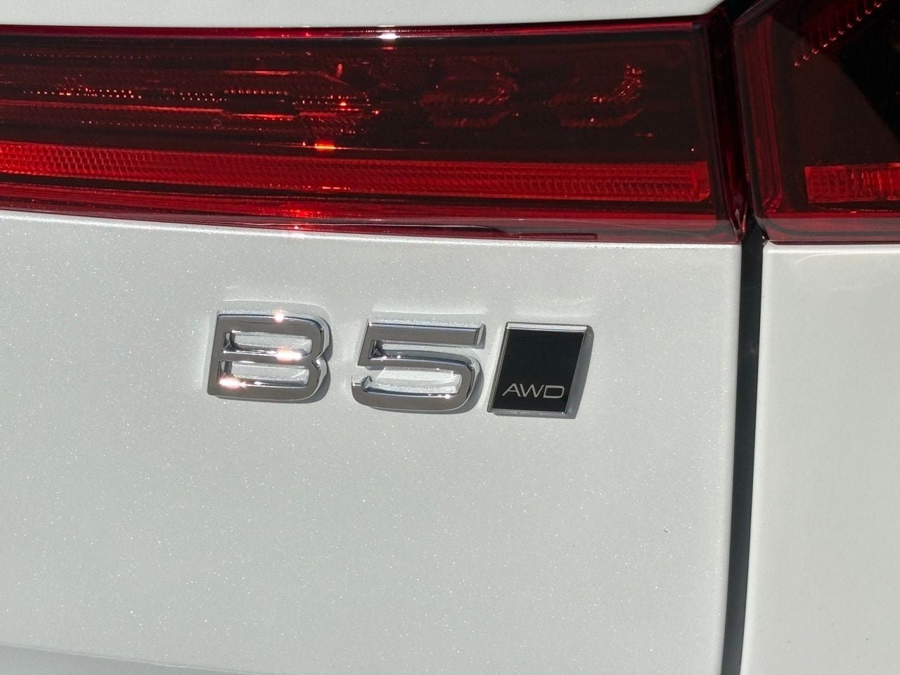 New 2026 Volvo XC60 B5 Plus w/ Protection Package Premier AWD/4WD image 6