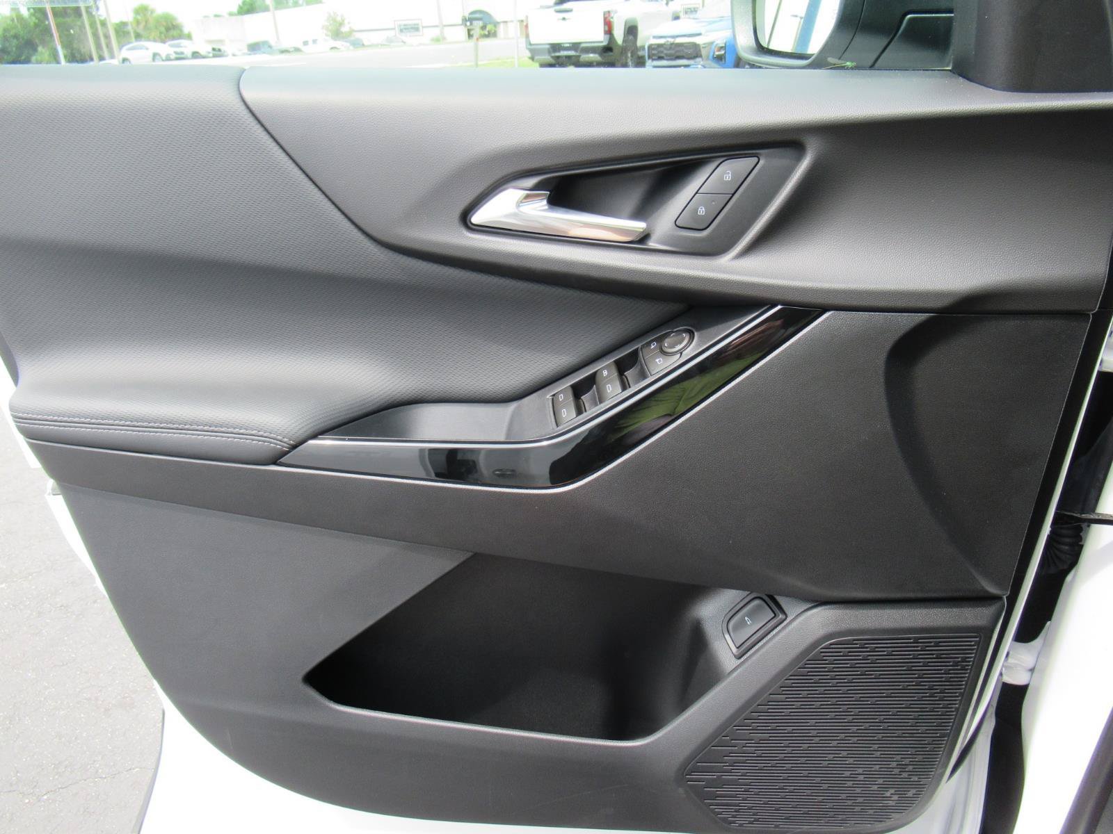 Used 2026 Chevrolet Equinox LT w/ Convenience Package II FWD image 19