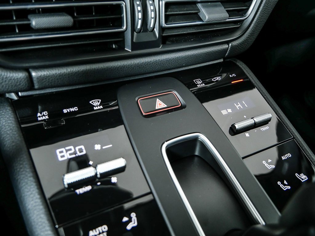 Certified 2025 Porsche Macan image 17