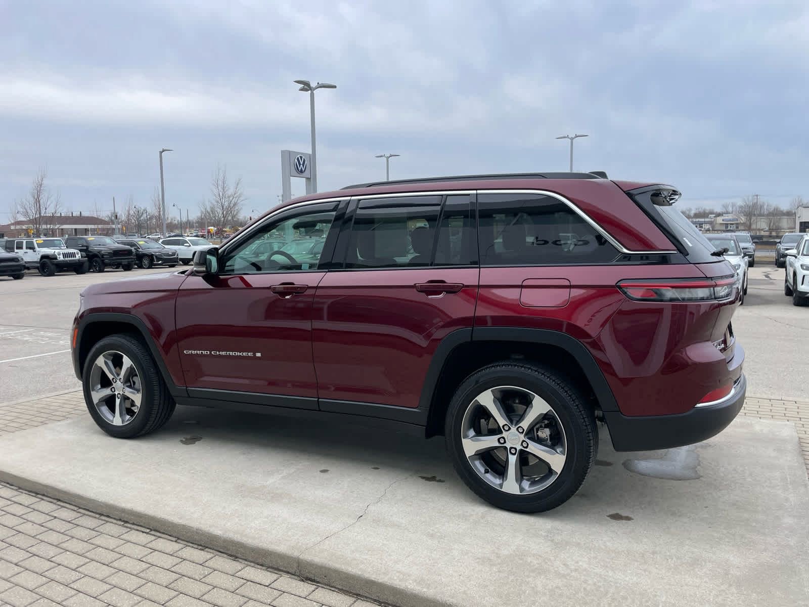 Used 2025 Jeep Grand Cherokee Limited w/ Trailer Tow Package AWD/4WD image 42