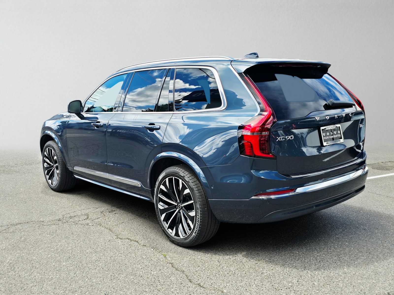 New 2026 Volvo XC90 B6 Plus w/ Protection Package AWD/4WD image 5