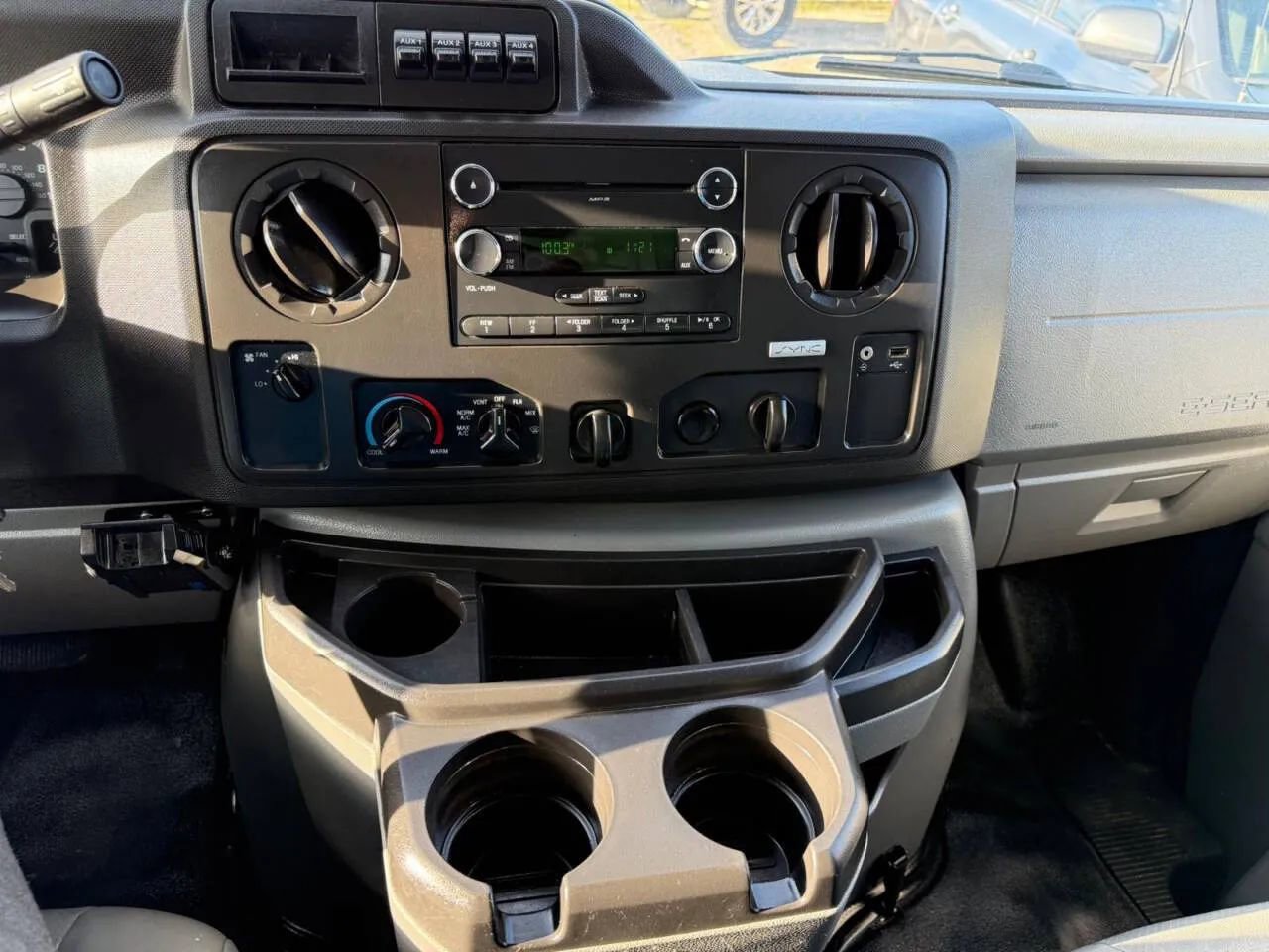 Used 2018 Ford E-350 and Econoline 350 Super Duty w/ Power Windows & Locks Group image 14