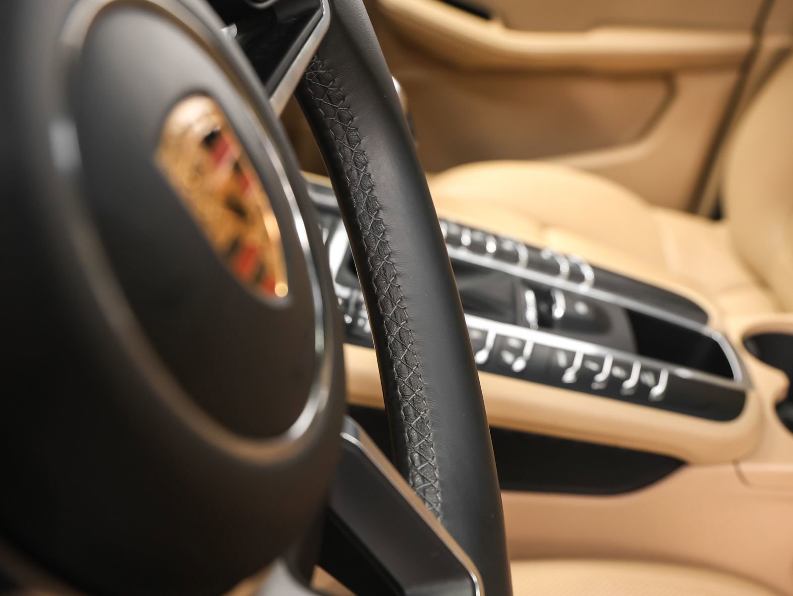 Used 2020 Porsche Macan image 28