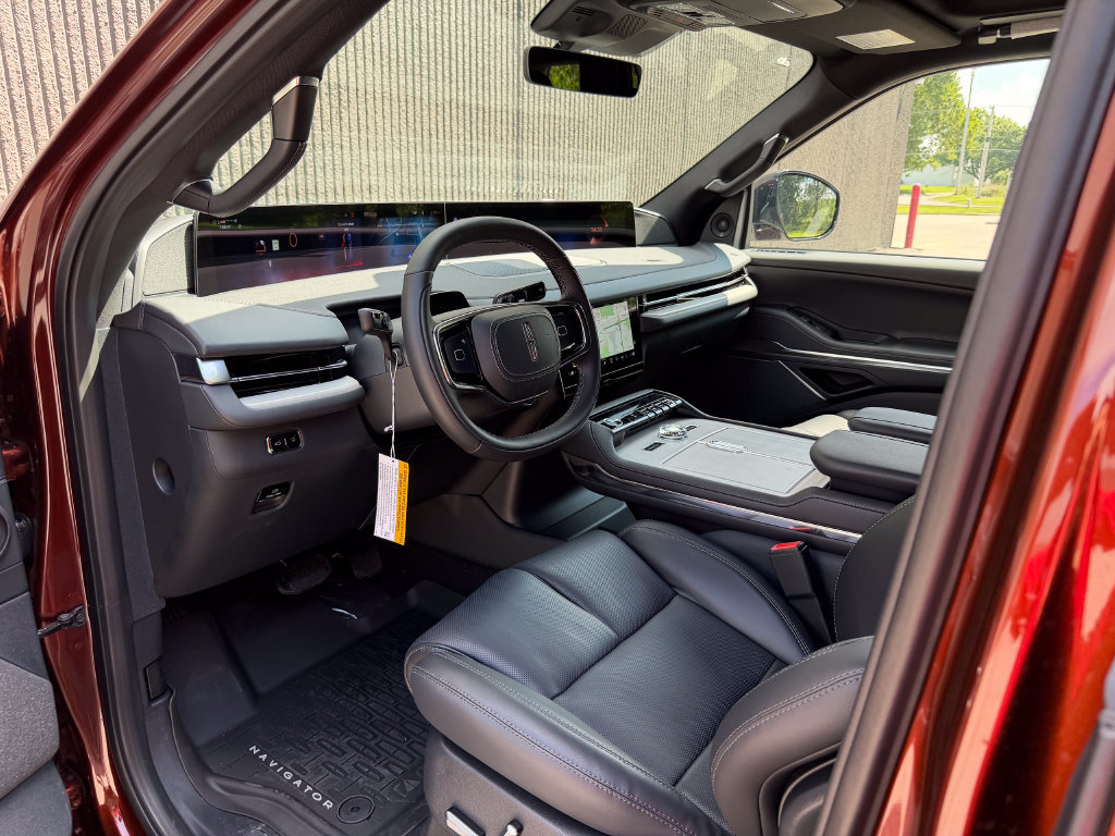 New 2027 Lincoln Navigator Reserve w/ Jet Appearance Package AWD/4WD image 10