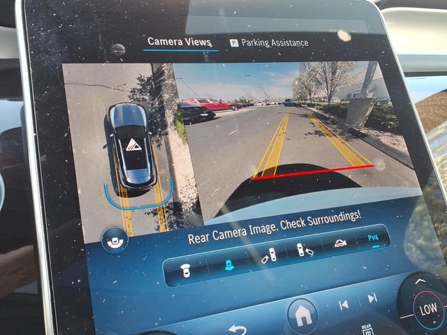 Used 2025 Mercedes-Benz GLC 300 4MATIC image 11